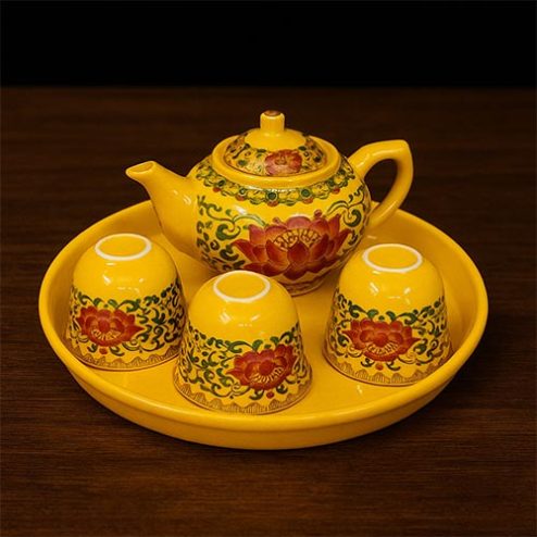 Bộ Ấm Chén Thờ Sứ Gấm Vàng Hoa Sen DT609