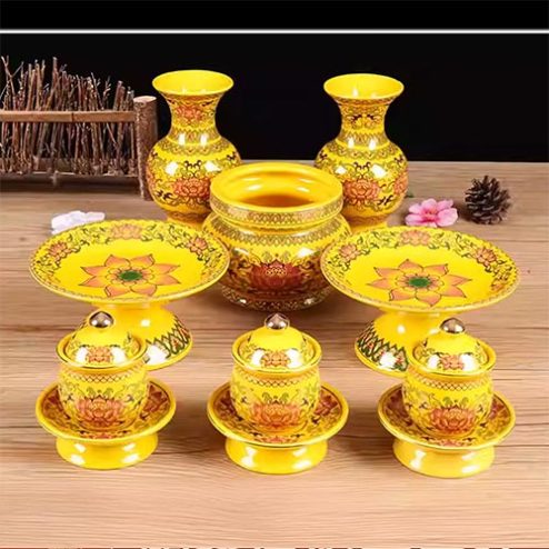 Bộ Đồ Thờ Sứ Gấm Vàng Hoa Sen Nhập Khẩu BDT099
