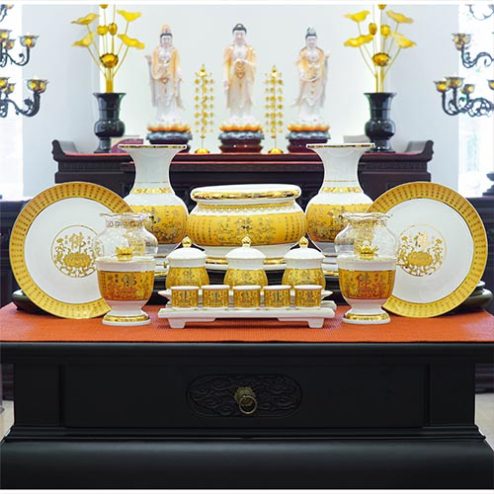 Bộ Đồ Thờ Thần Tài Nhập Khẩu Sứ Tâm Kinh Vàng BDT079