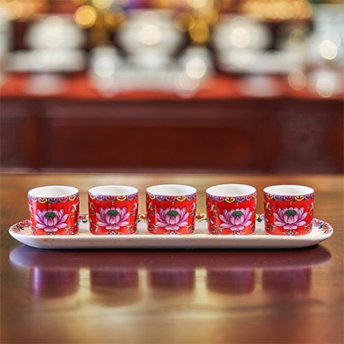 Chén Nước Thờ Sứ Gấm Đỏ Hoa Sen DT479