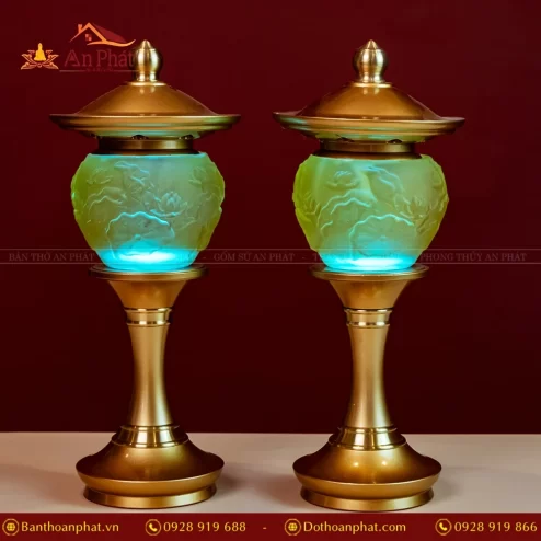 Đèn thờ bằng điện lưu ly có mái cao cấp - Màu vàng khi thắp sáng