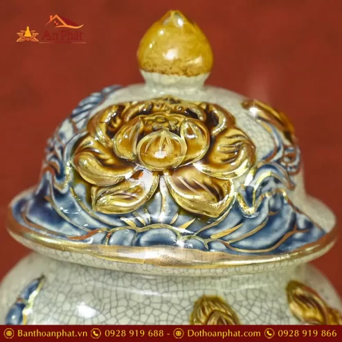 choe tho hoa sen men ran dap noi bat trang ve vang dt74300004