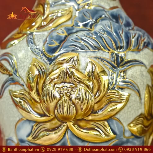lo hoa gom su bat trang dap noi hoa sen ve vang dt71000004