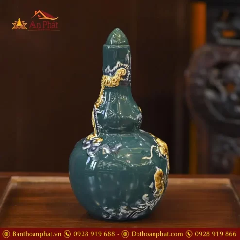 nam ruou men xanh dap noi bat trang dt82300002