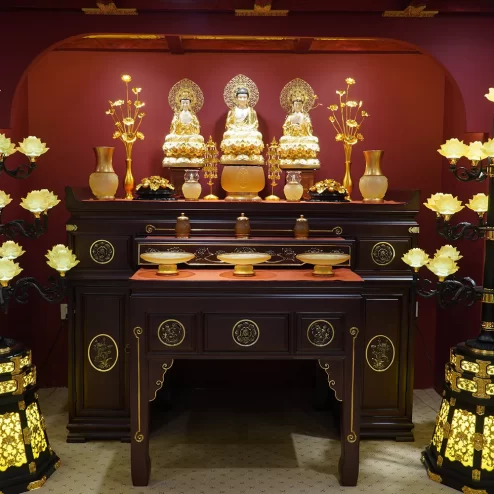 Bàn thờ chạm khắc hoa sen vẽ vàng màu nâu đỏ BT8719 An Phát