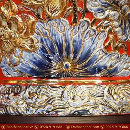 choe phong thuy bat trang mau do dap noi hoa sen ve vang dt97800002