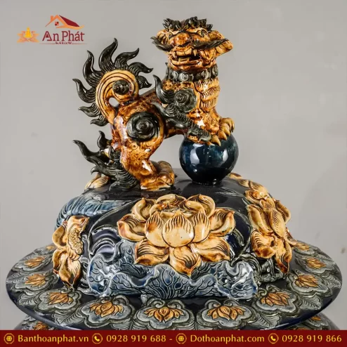 choe tho bat trang xanh coban dap noi hoa sen dt97600002