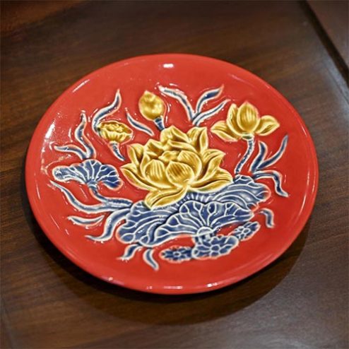 Đĩa Trầu Cau Men Màu Đỏ Đắp Nổi Bát Tràng DT865