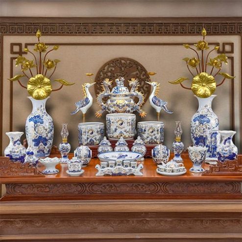 Bộ Đồ Thờ Cao Cấp Cho Bàn Thờ Gia Tiên Men Lam Vẽ Vàng BDT11921