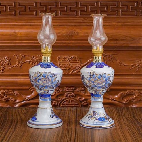 Đèn Dầu Thờ Cao Cấp Vẽ Vàng Bát Tràng Men Lam Mẫu Vuông DT1060