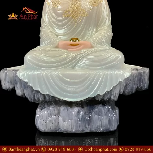 tuong bon su thich ca bot da xanh mo vien vang dang ngoi thanh dao t262200001